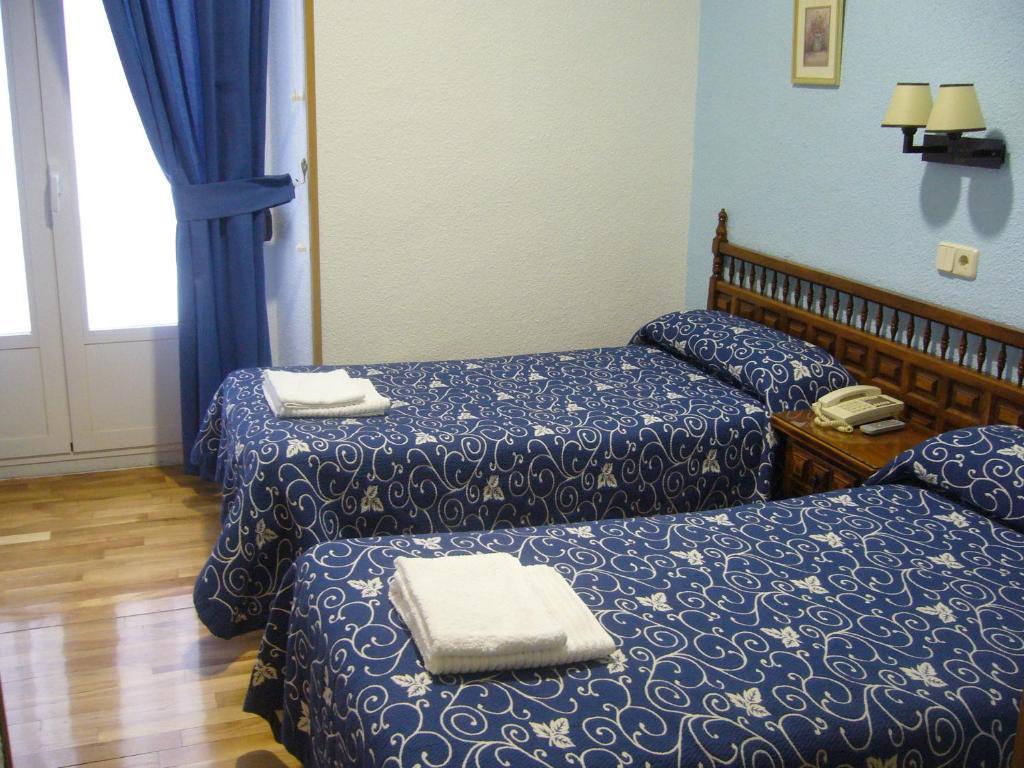 Hostal Biarritz Madrid Room photo