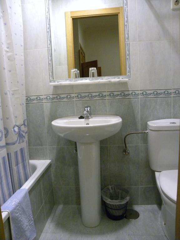 Hostal Biarritz Madrid Room photo